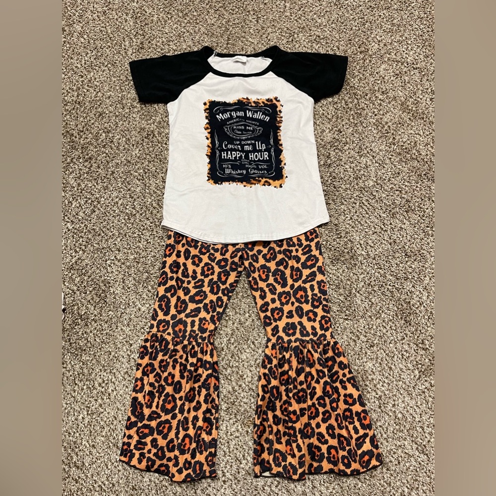 TWO OUTFITS check out both pictures. Morgan wallen